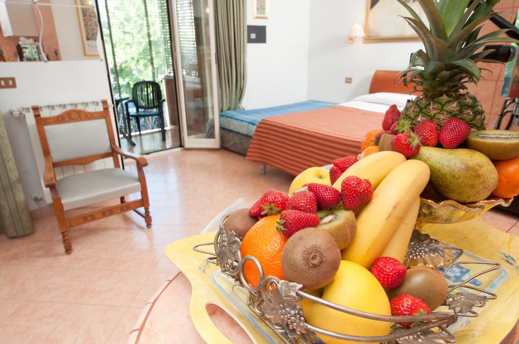 Suites Oliveri Viale Marconi Rome Bagian luar foto