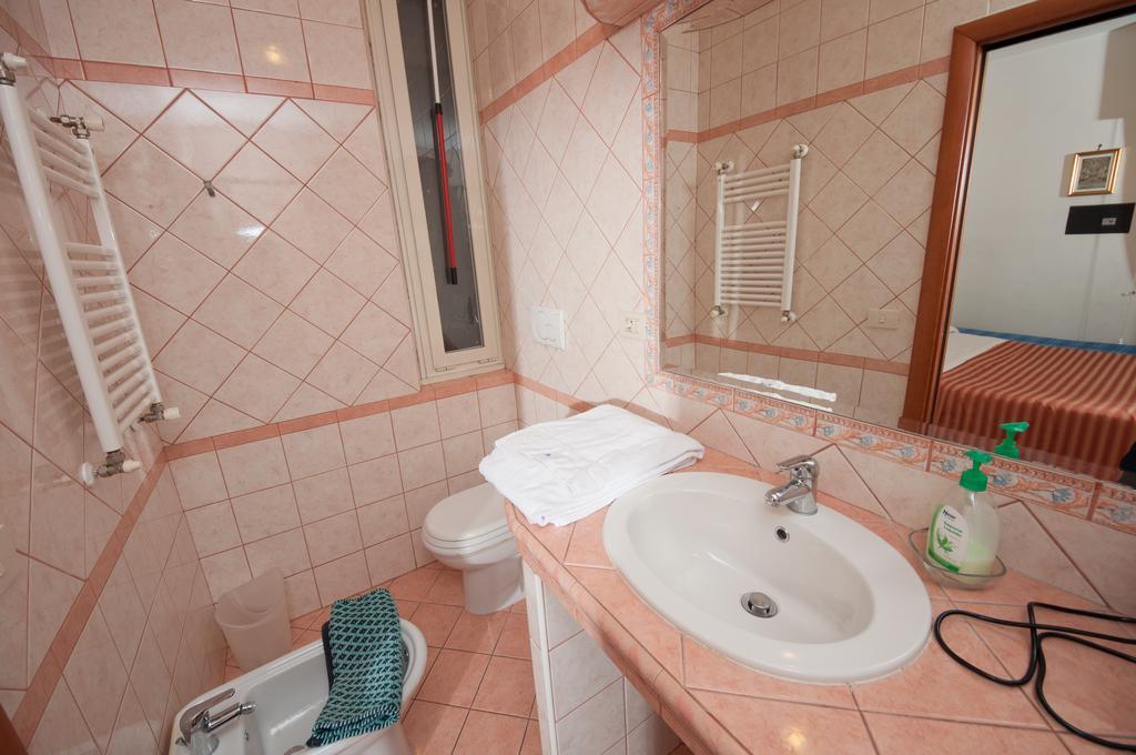 Suites Oliveri Viale Marconi Rome Bagian luar foto